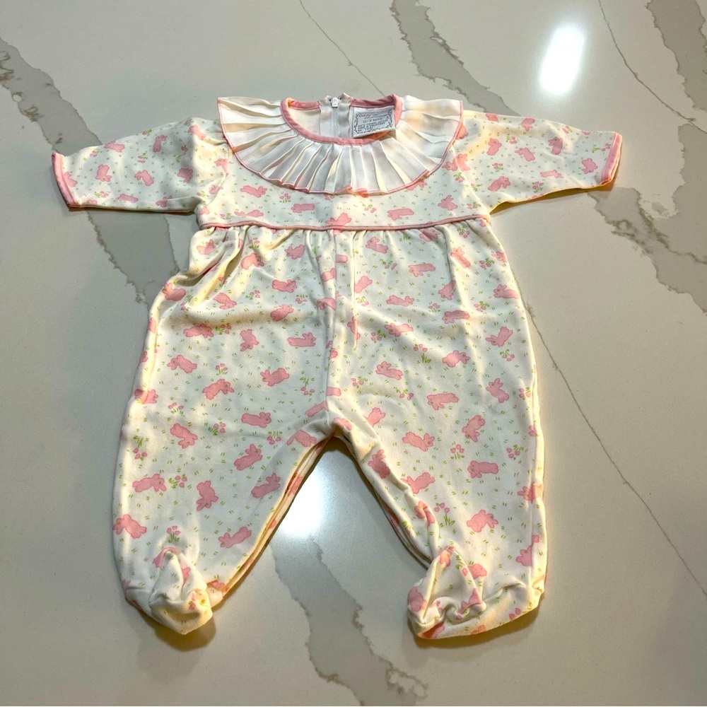 Crème de La crème 0/3 Month onsee with flutted collar.